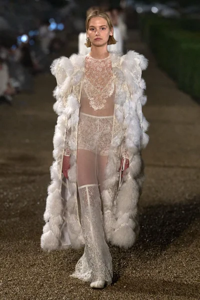 Look 26